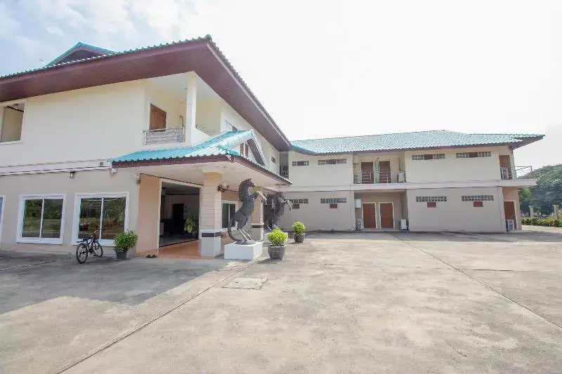 OYO 75334 Train Hotel
