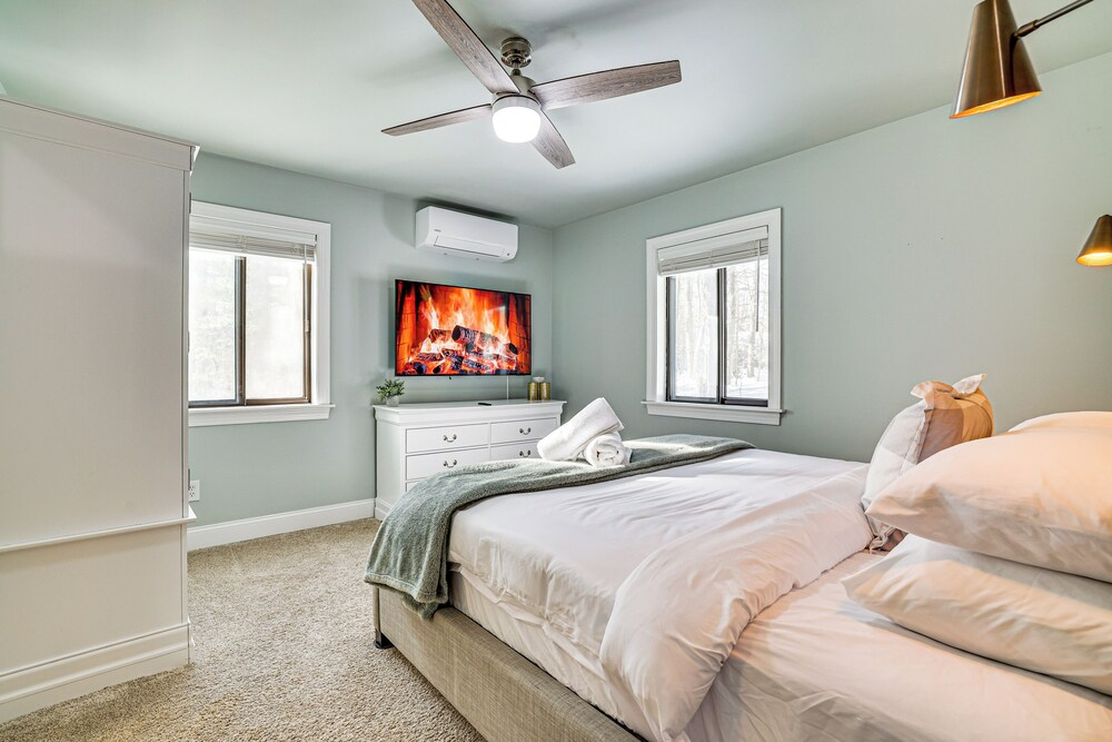 Lake Naomi Luxury Home w/ Stream Pool & Fire Pit