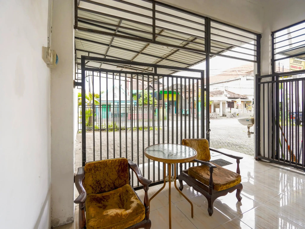 RedDoorz Syariah near RS Siti Khodijah Sepanjang