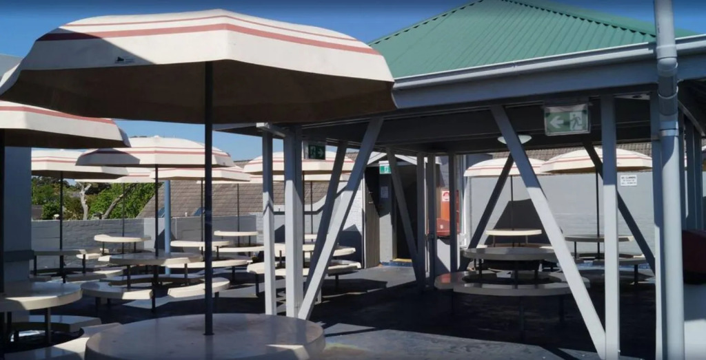 Rooftop Travellers lodge