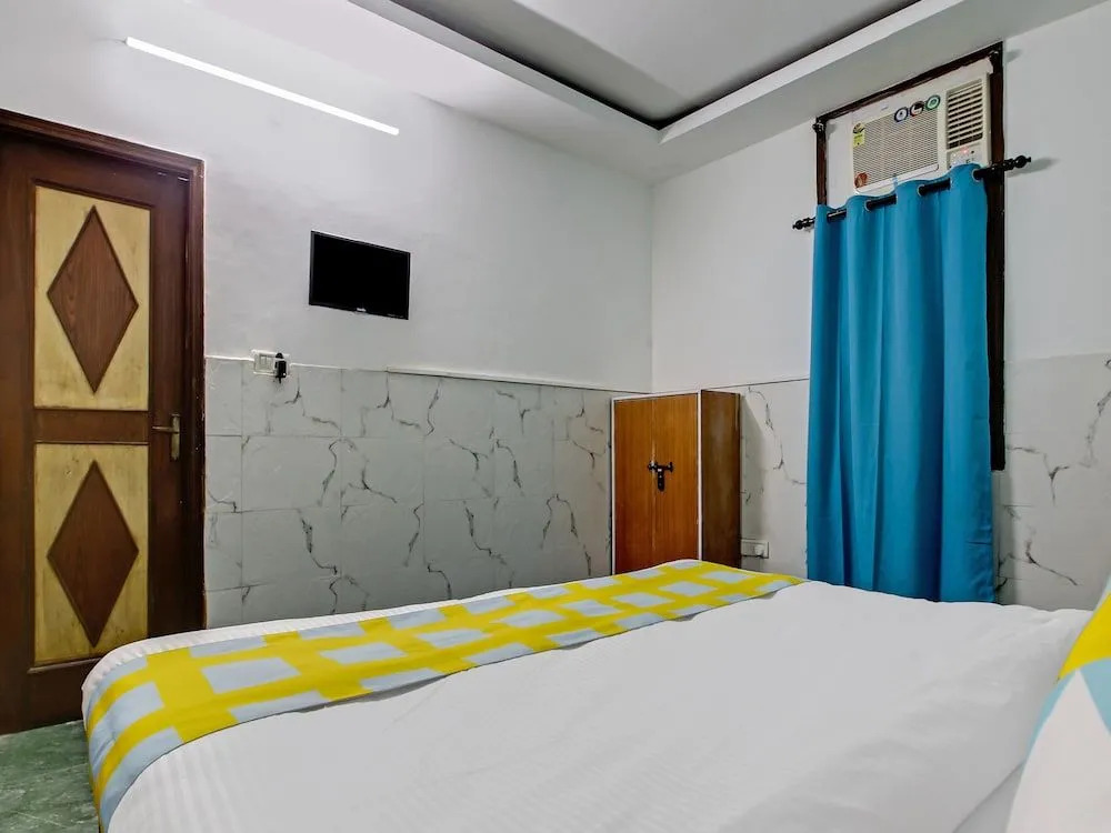 OYO Home 38093 Designer Stay Fortis Hospital