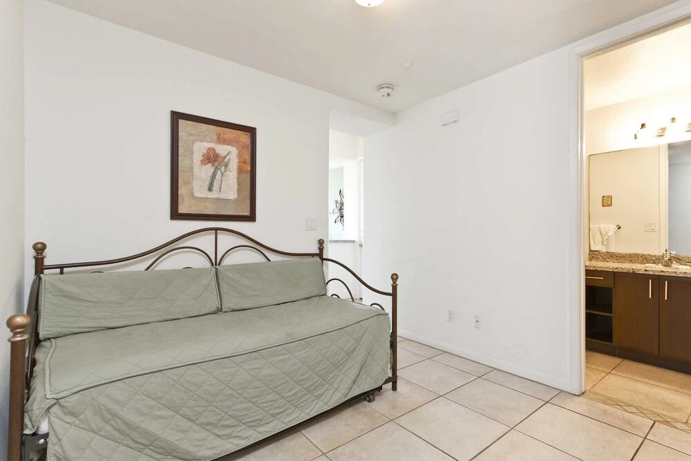 Las Marinas Condominium 401