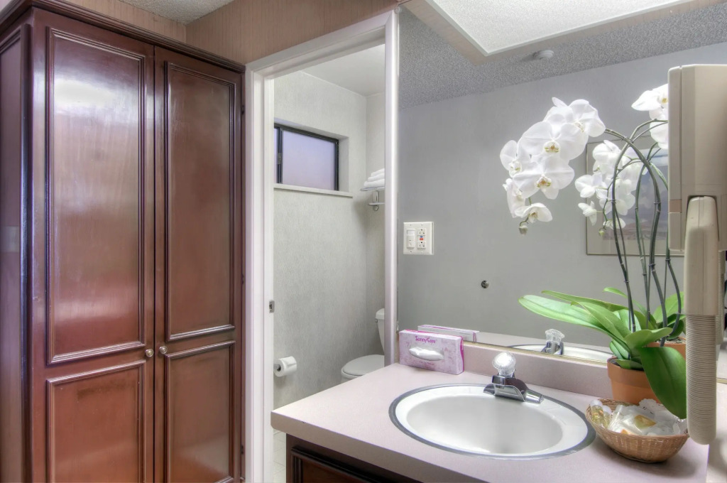 Days Inn & Suites by Wyndham Mountain View