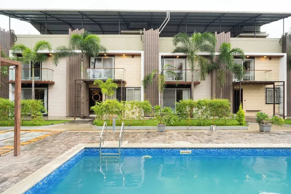 Alaya Stays 3-BHK with Pool near Khandala Hills - Imperial Serenia