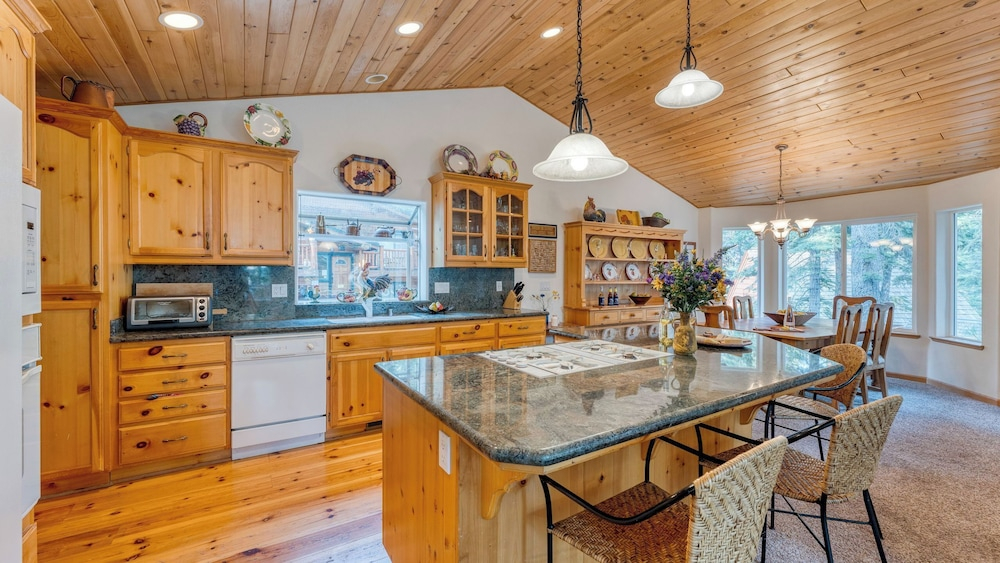 Tahoe Vista by Avantstay Central Location + Patio