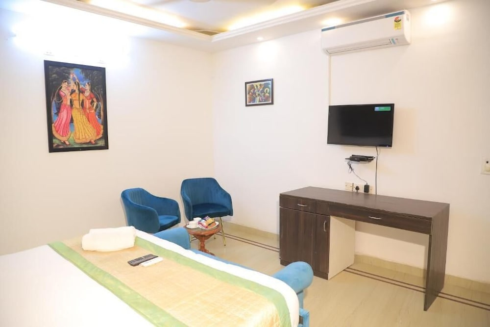 Fortune Home Service Apartment  D-198