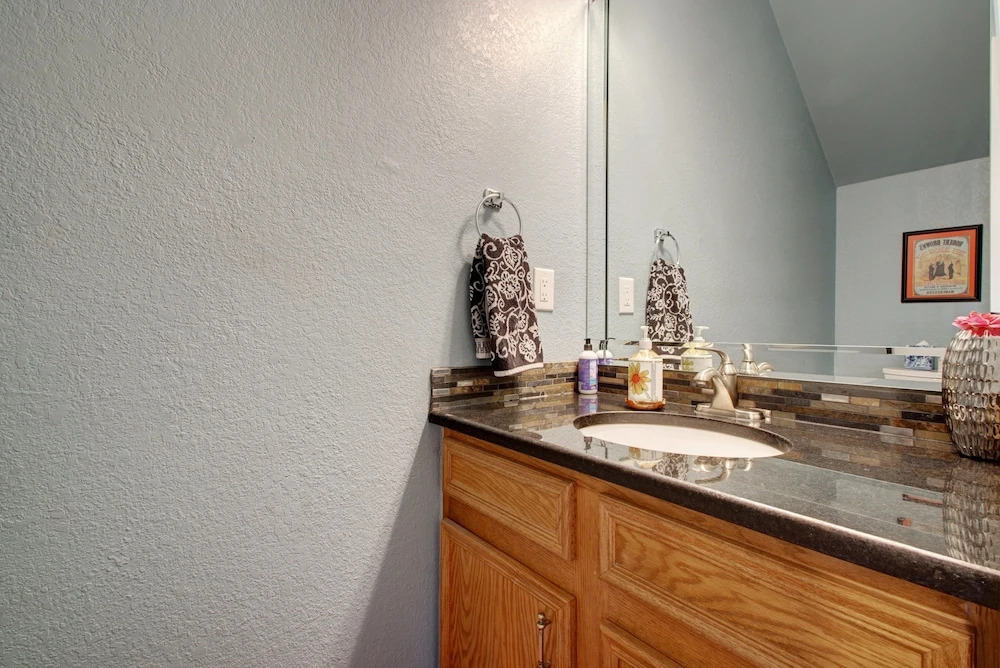 4BR 2.5BA The Lodge on Walnut Creek by RedAwning