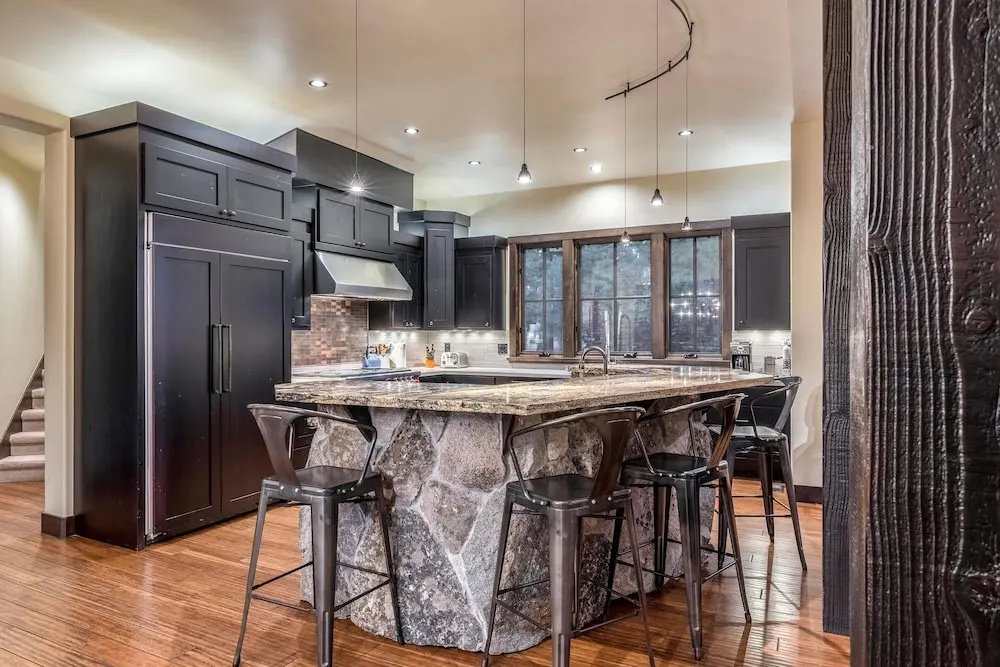 4BR Luxury Truckee Home by RedAwning