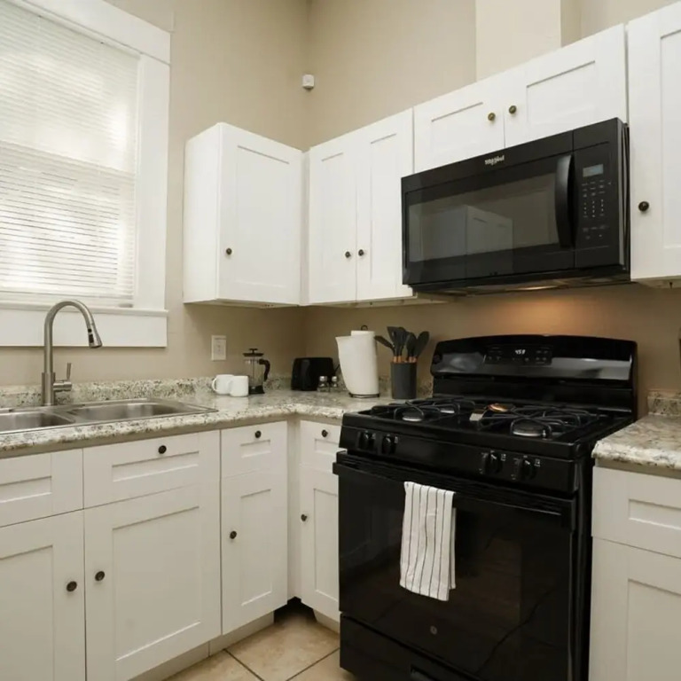 Amazing Fully Fenced Home Only 1 7 mi to Downtown