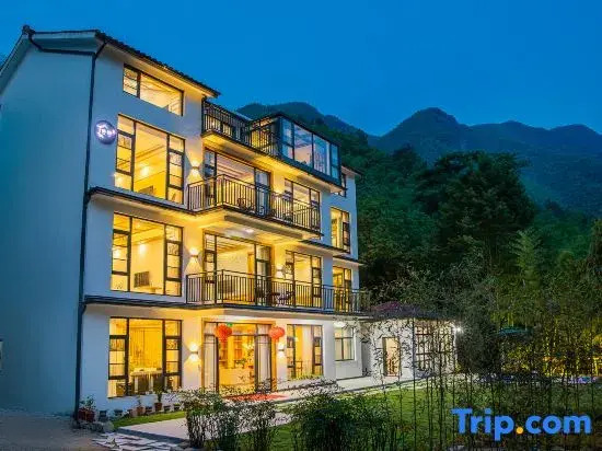 Yuye Xipan Holiday Parent-child Mountain Ye Suxi Meishu (Anji Shenxi Canyon Drifting Store)