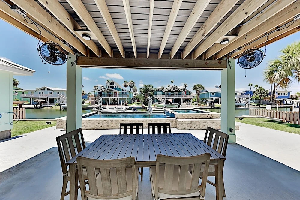 New Canal-front W/ Private Pool, Spa & Dock! 4 Bedroom Home