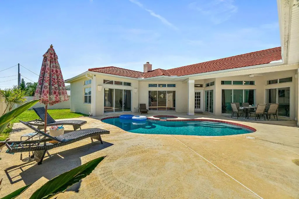 HIP 2 mstrs, pvt htd slt pool/SPA, 2min wlk beach