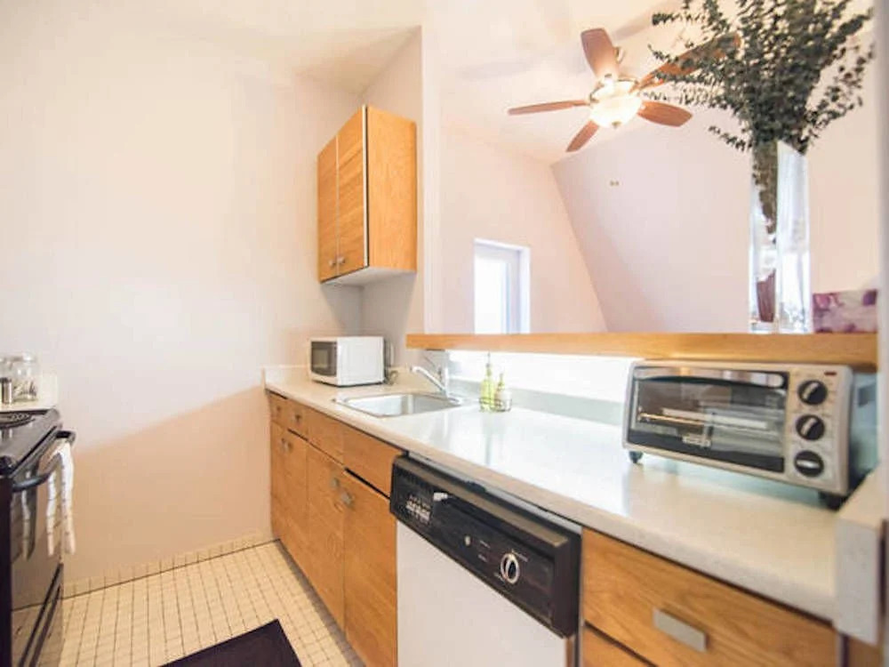 LM Stays - 142 James Street Loft