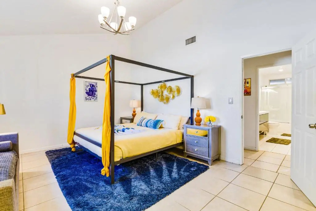 Desert Pool House: Sun, Swim, Sip & Stay