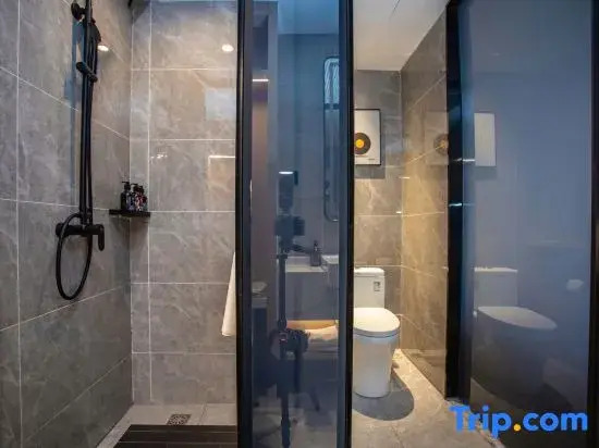 VX Hotel (Shanghai Beiwaitan Ningguo Road Subway Station)