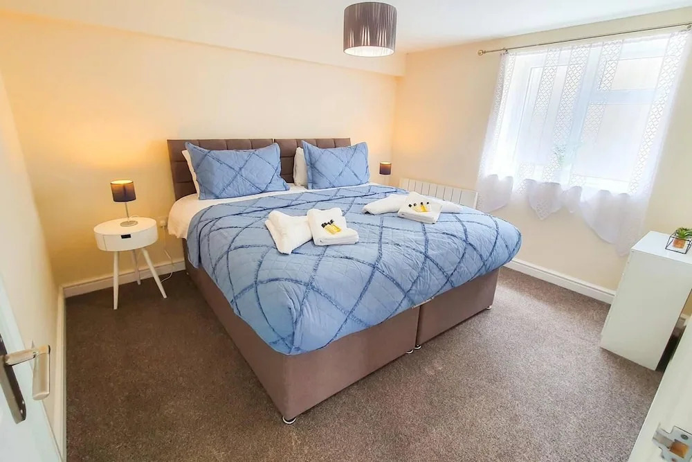 Captivating 1-bed Apartment in Stroud