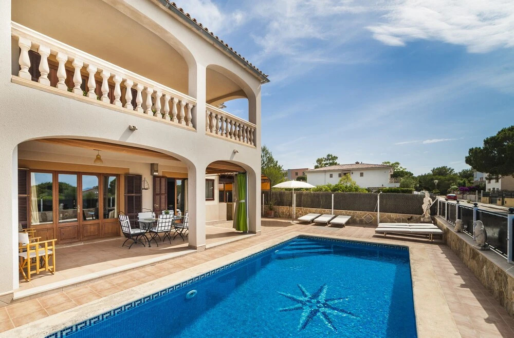 Villa With Pool and sea Views