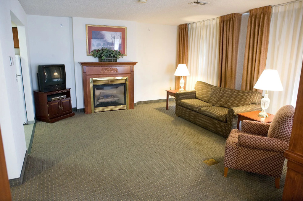 Host Inn an All Suites Hotel