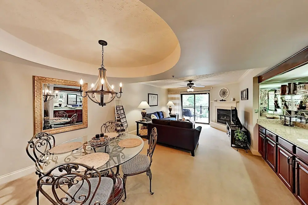 210roarh 2 Bedroom Condo