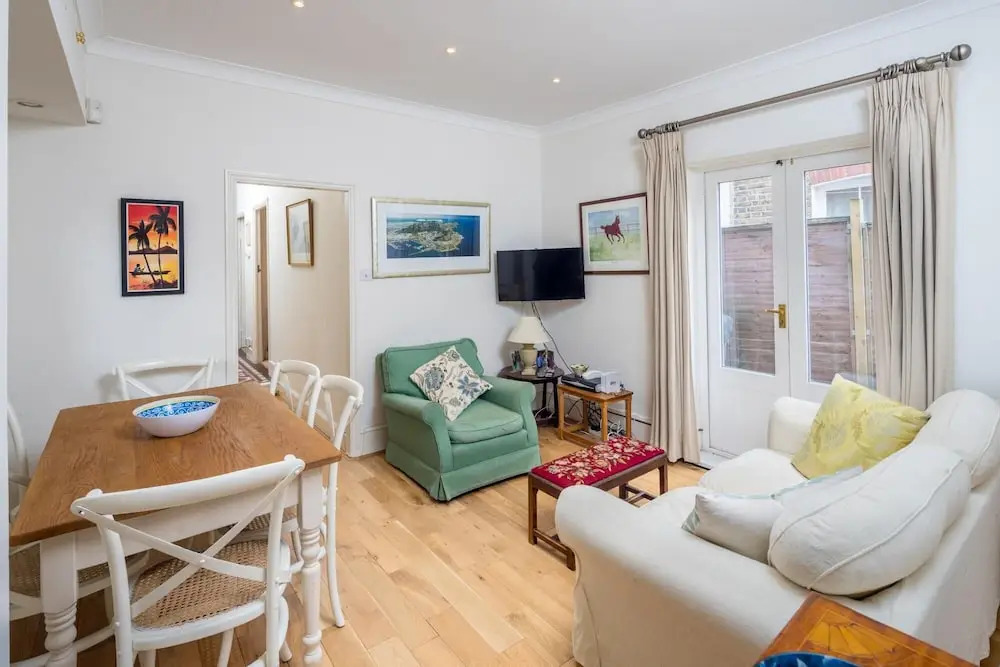 Charming 2BR Flat With Patio in Hammersmith