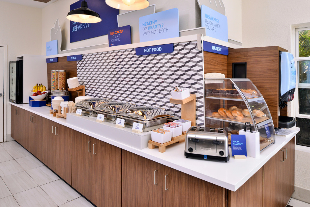Holiday Inn Express Hotel & Suites Arcata/Eureka-Airport Area by IHG