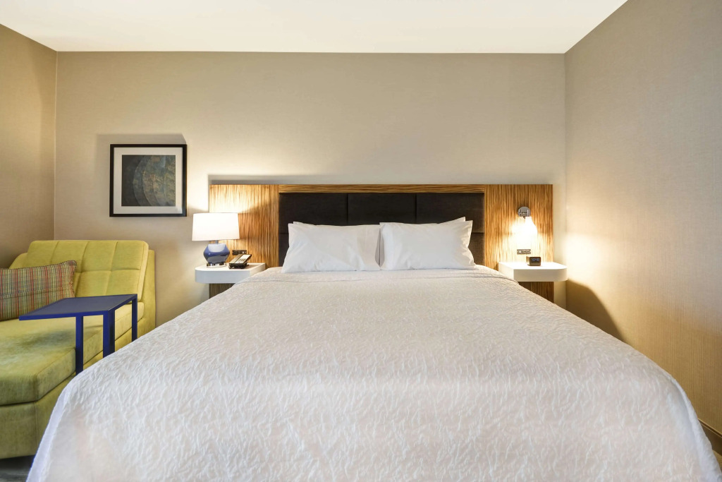 Hampton Inn & Suites Detroit/Warren
