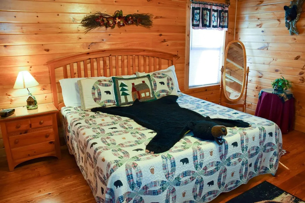 BEAR'S VIEW - 2 Br Cabin