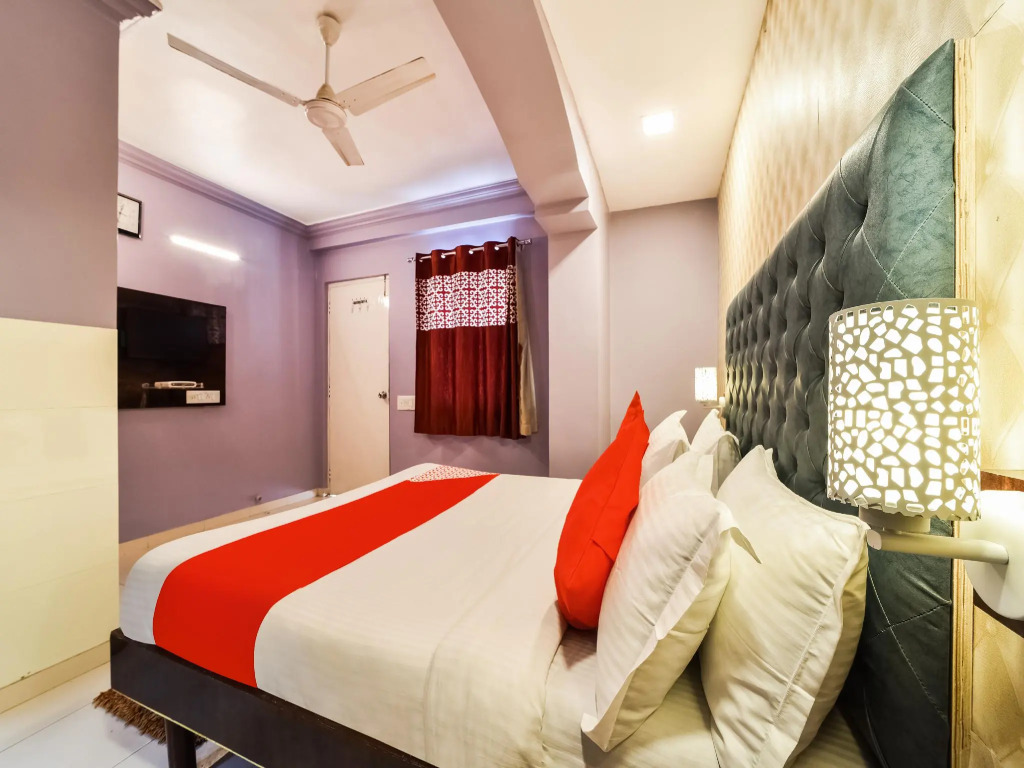 Collection O 11650 HOTEL GRAND APPLE