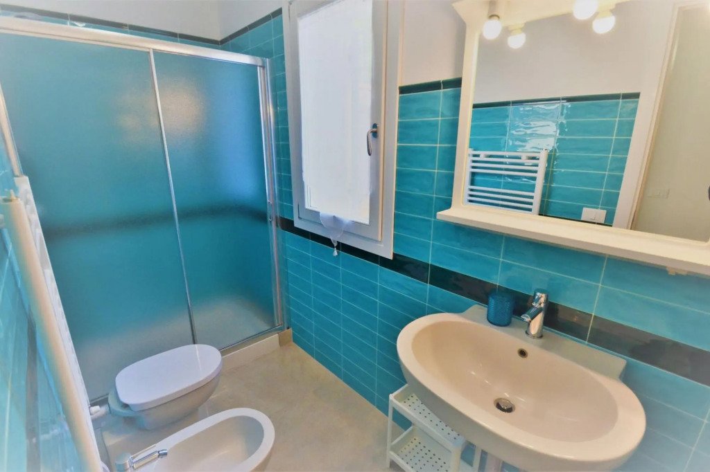 Uniquely located, quiet, facing the sea. 3 Rooms Villa, 6 Beds,  sea 80/100 mt.-Scrittore2 Villa Fiore