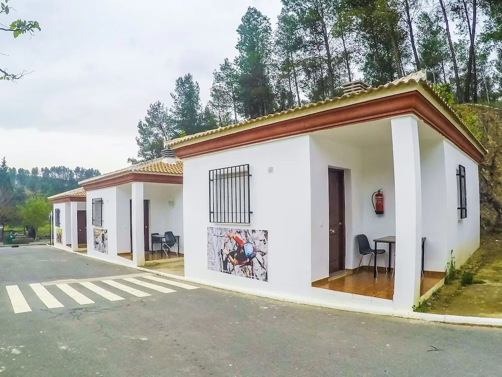 CENTRO DE OCIO ALÚA Bungalows Camping Rafting Benamejí