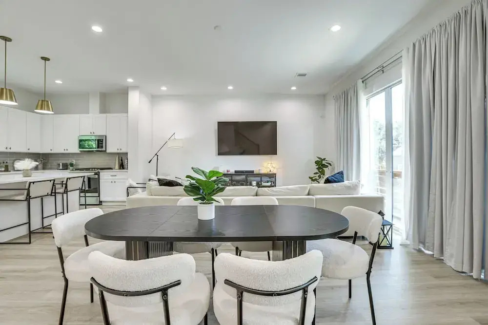 Townhome 2 Mi to Hermann Park, Zoo & Museums!