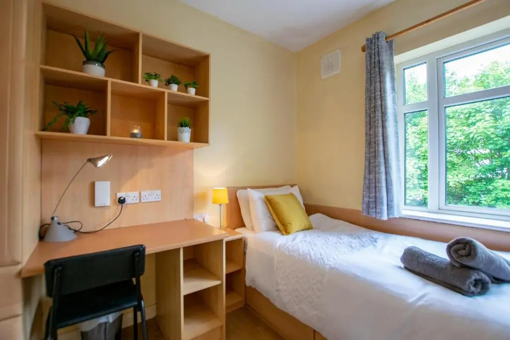 Gort Na Coiribe 4 Bedroom Duplex, by Shortstays