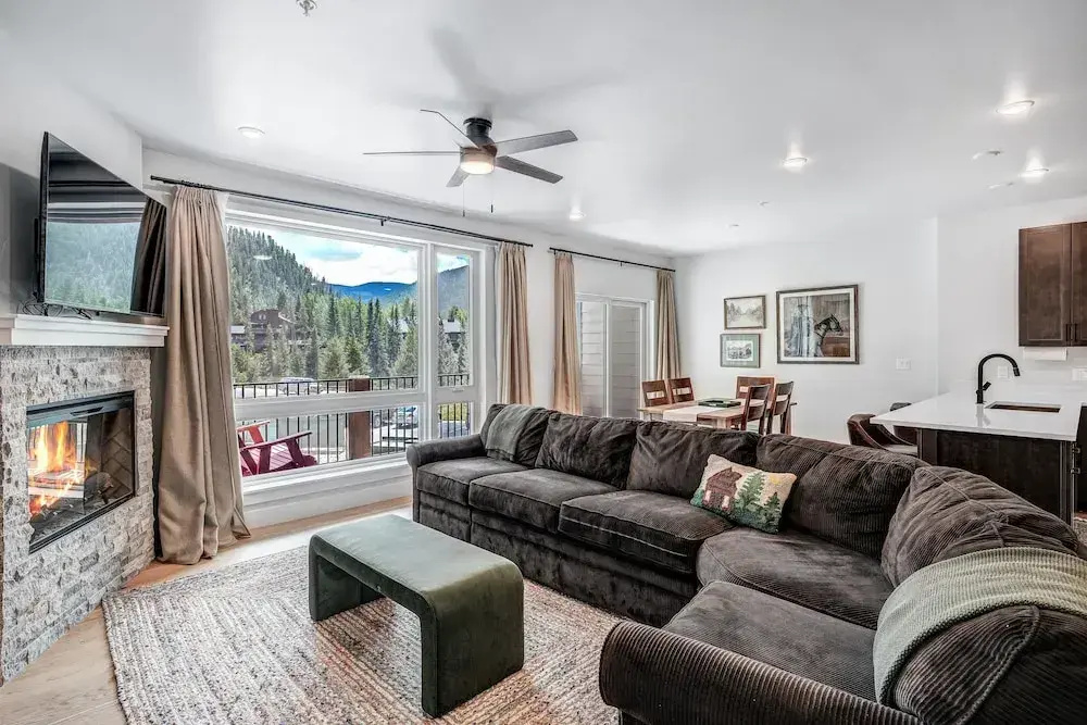 Spacious And Luxurious 2br Condo