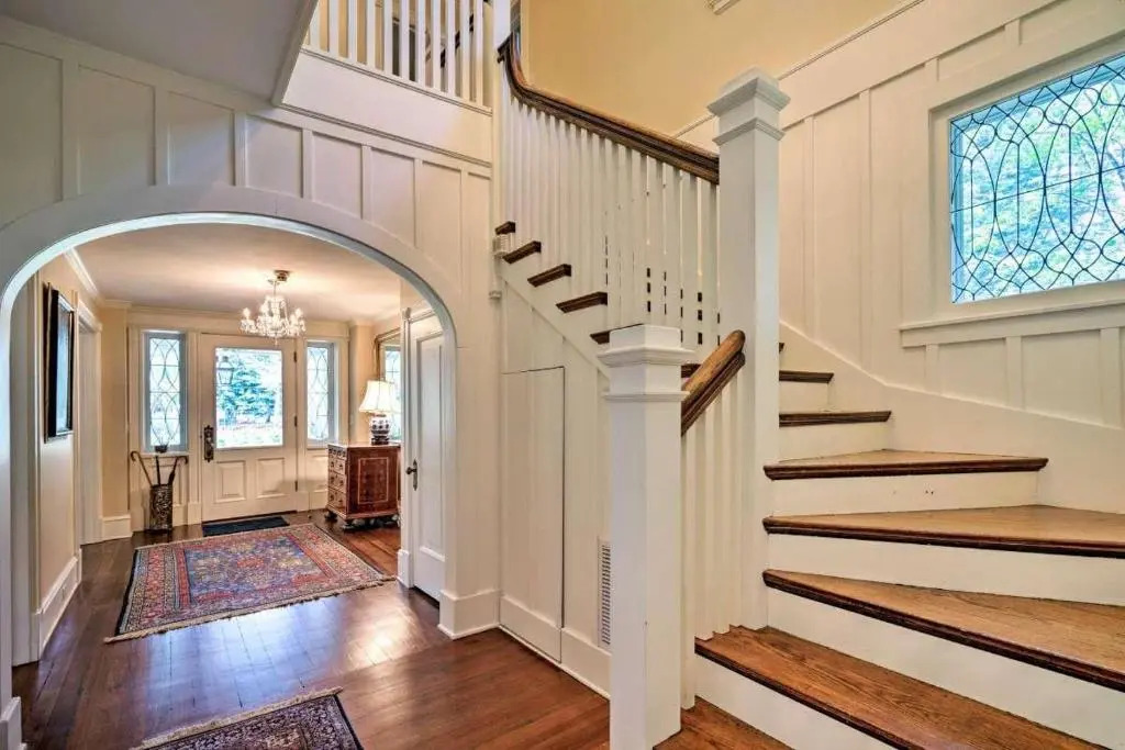 9 Broadmoor Ave