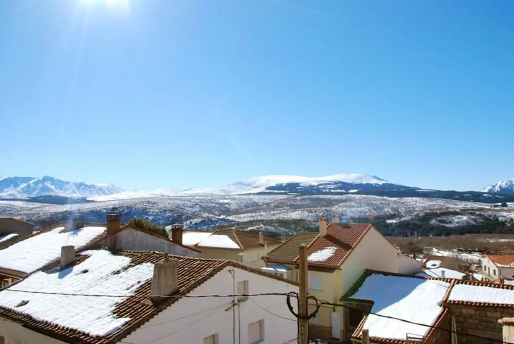 House With 8 Bedrooms in Hoyocasero, With Wonderful Mountain View, Furnished Terrace and Wifi