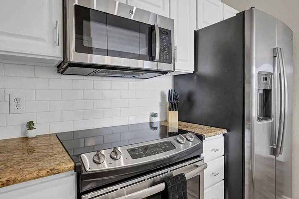 FRONTDESK Calais Midtown Apts Houston