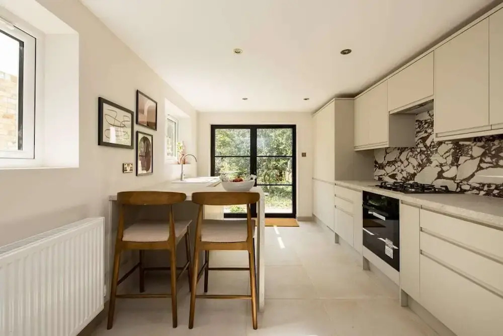 The Tyrwhitt Road Place - Lovely 2bdr Flat With Garden