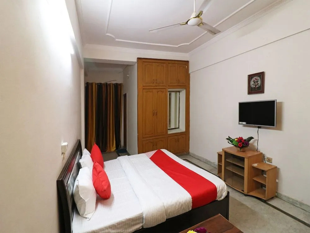 Oyo 26657 Vrindaban Guest House