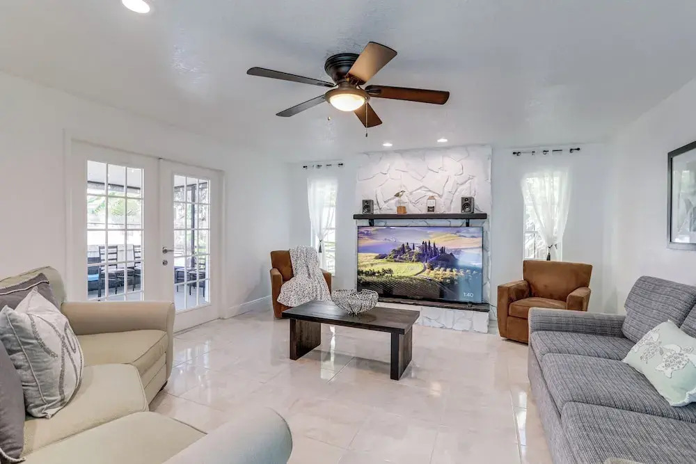 Largo Family Oasis: Private Pool & Hot Tub!