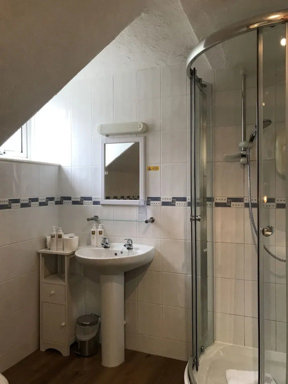 Holly-Wood Guest House