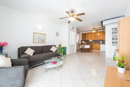 View Port Apartments