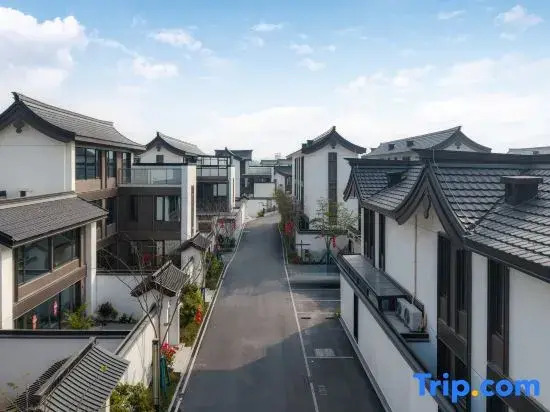 Qingyuan Jihua Park American Comic Book Hot Spring Vacation Villas