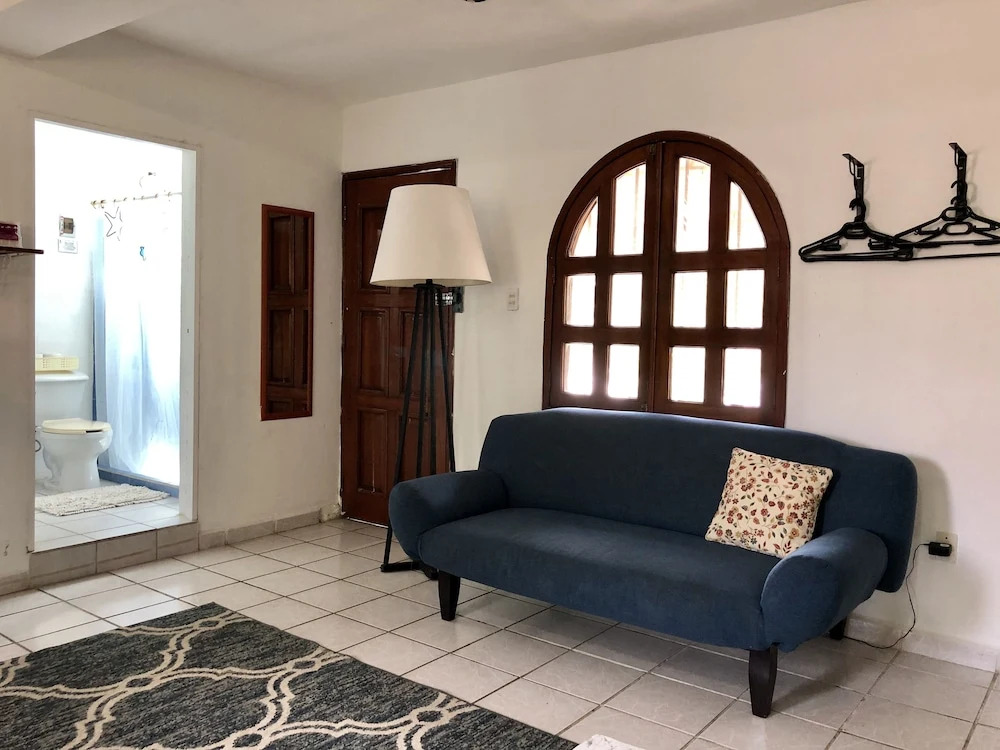 Downtown Studio for 2, near market 28, AC!