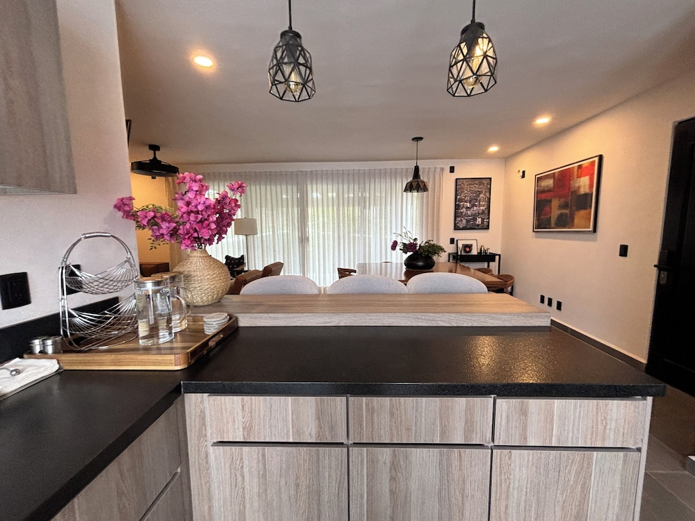 Modern 3BR Pool & Gym in Nueva Escondida