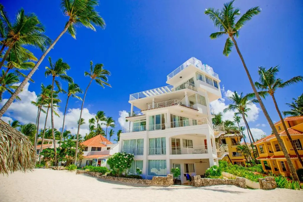 Incredible 4BR Beachfront Penthouse with Ocean View