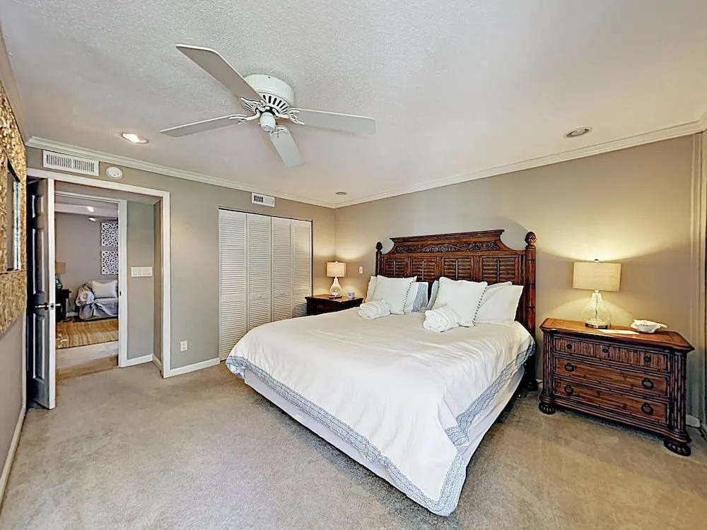 Queens Grant Unit 740 - 2 Br Condo