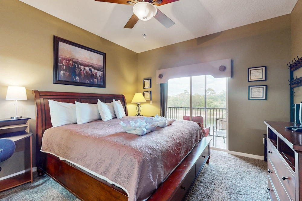 Friendly Condo With Shared Pool and Hot Tub, High-speed Wifi, and Central AC