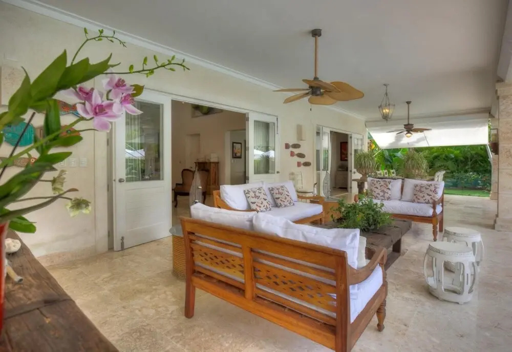 Golf-front Villa With Large Garden and Pool Area in Exclusive Beach Resort