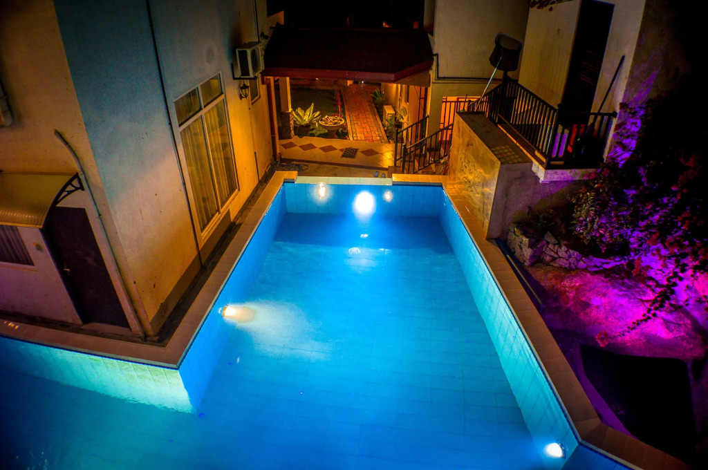 Villa Baywatch, Rumassala