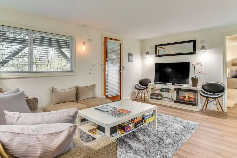 3 Mi to Downtown Portland: Lush Flat w/ Fire Pit
